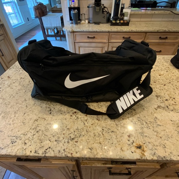 Nike Large Duffel Bag NWOT - Picture 3 of 3